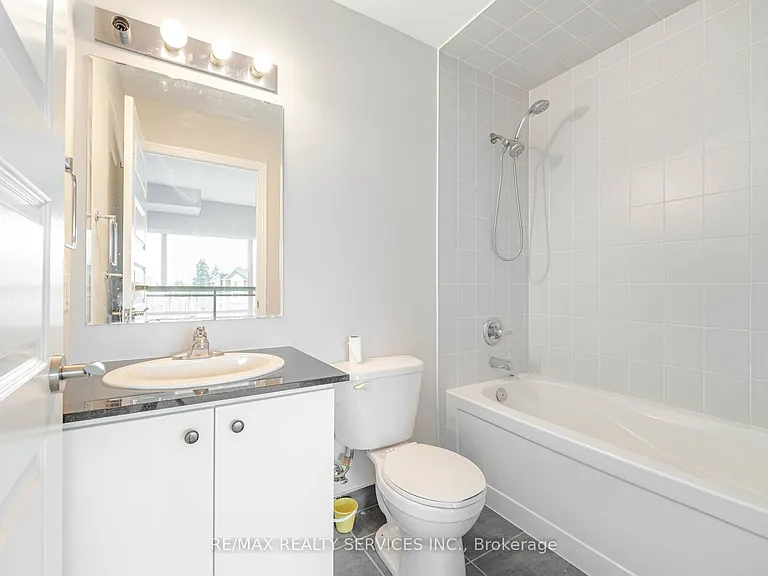 215 Queen St E #211 — Photo 23