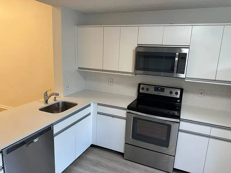 6703 Via Regina — Photo 17