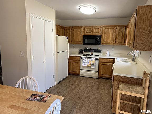 5th image of 110 Thomas Dr