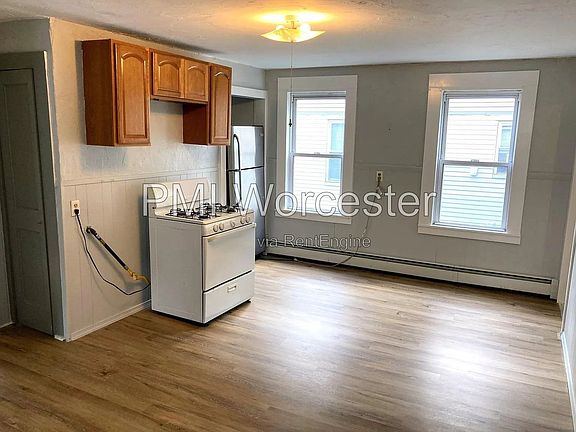 4th image of 25 Almont Ave