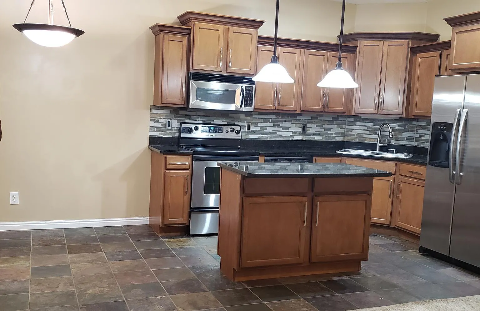 2 bed, 2.5 bath, 1212 sqft, $1,800 — Photo 2