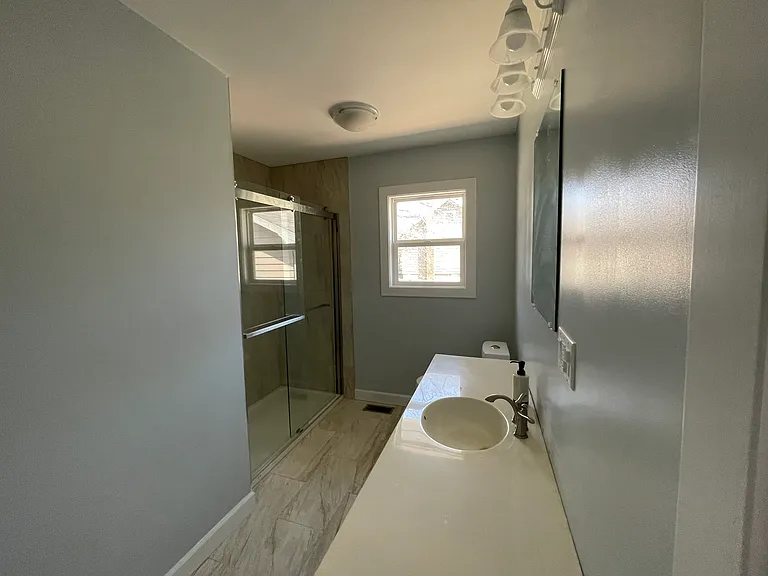 305 W 23rd St — Photo 24