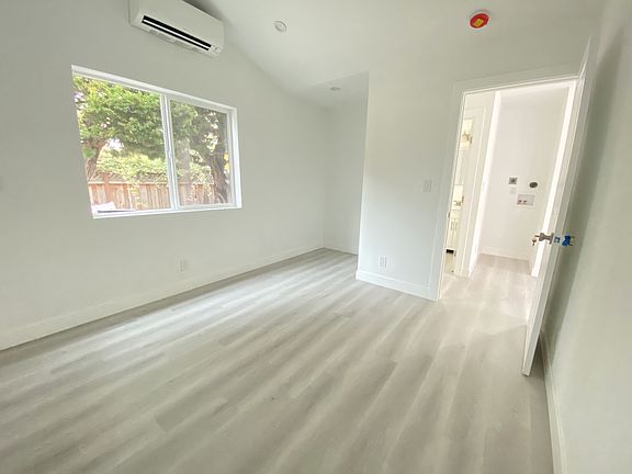 3rd image of 1059 Barbara Ave