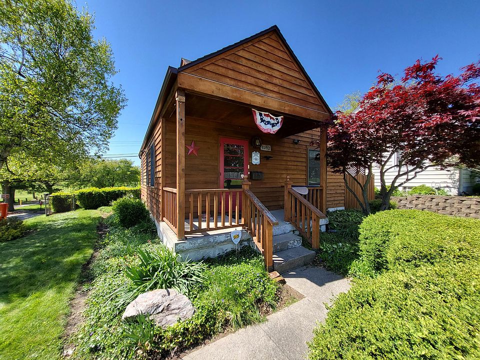 1st image of 4252A Woodbine Ave
