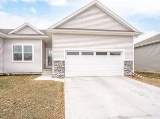 438 SE Willow Run Ln, Ankeny, IA 50021
