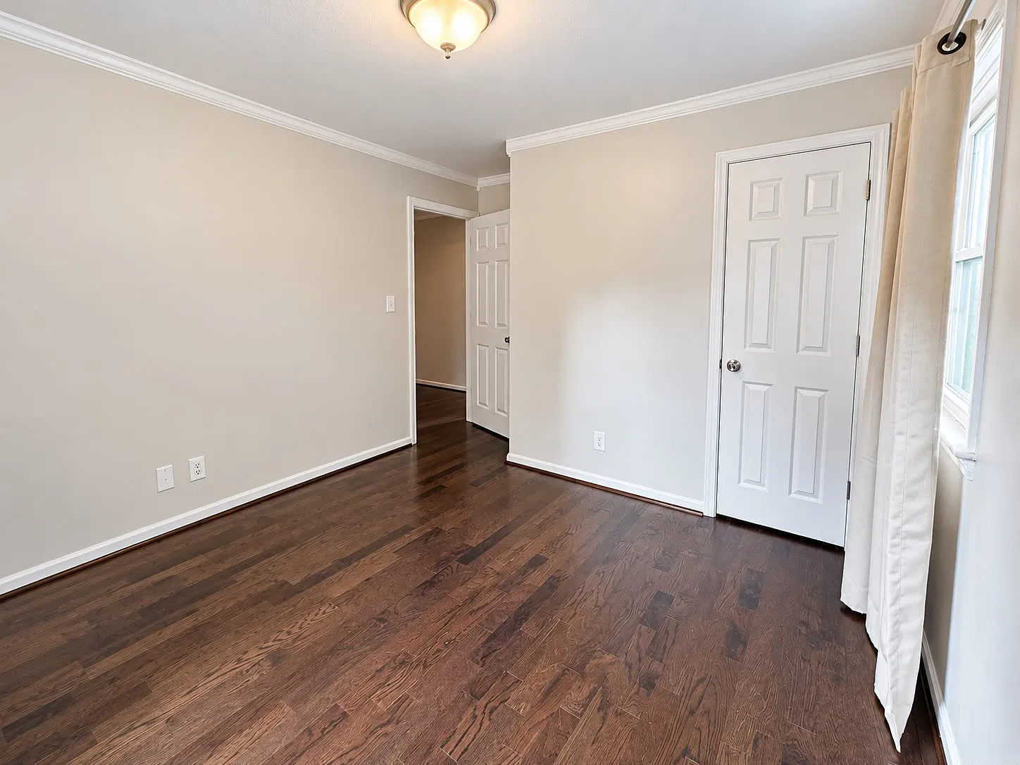 4 bed, 7405 sqft, $2,100 — Photo 4