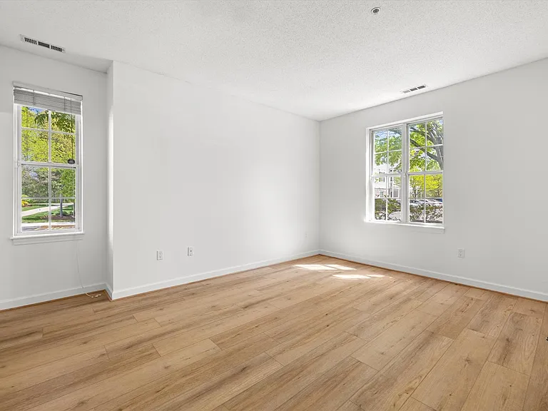 21 Hampshire Rd #101 — Photo 12