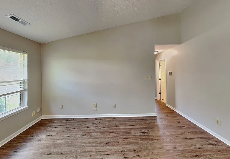 5985 Sycamore Forge Ln — Photo 3