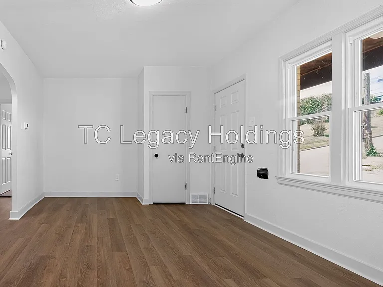 300 Ash Ave — Photo 10