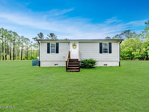 988 Nighthawk Loop, Aberdeen, NC 28315