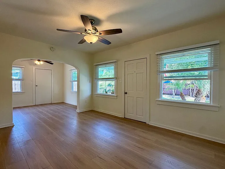 1190 Pine Ave — Photo 6
