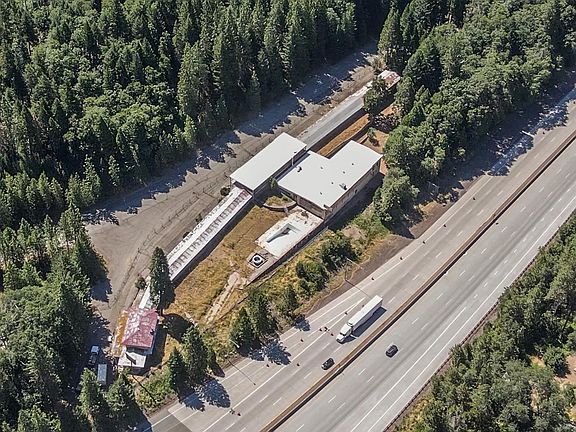 2nd image of 4221 Siskiyou Ave