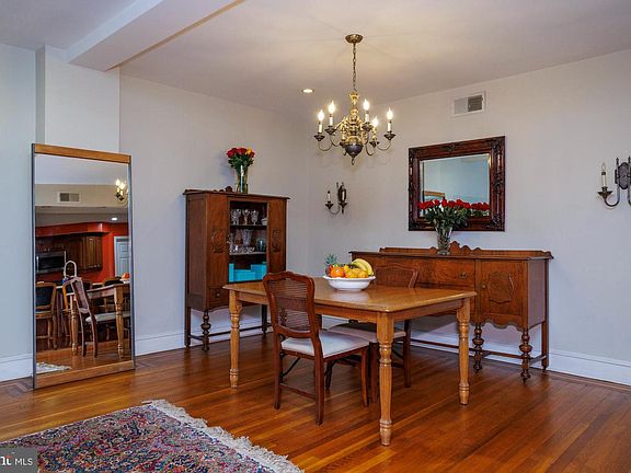5th image of 1901 Walnut St APT 2E