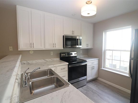 3rd image of 9719 Crayford Dr #B