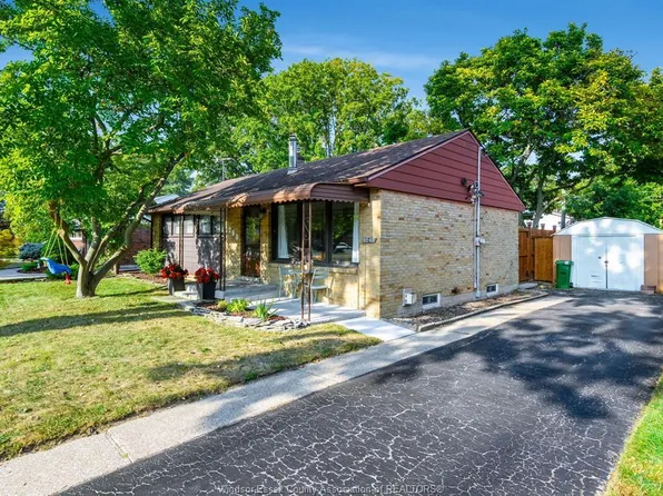 3260 Everts Ave, Windsor, ON N9E 2V8