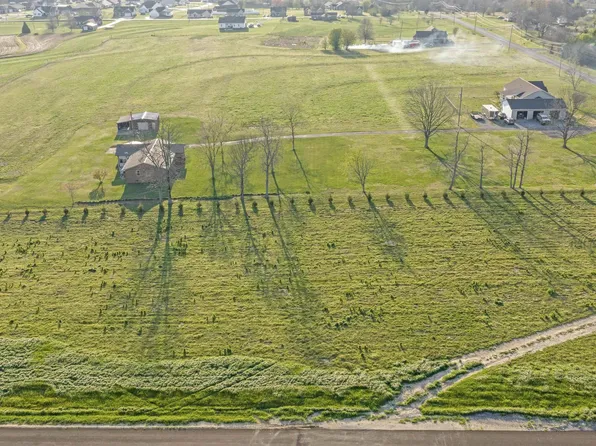 11 Garrett St, Rainsville, AL 35986