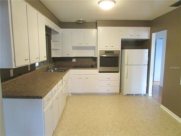 4th image of 1030 Lakeshore Dr