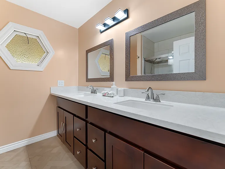 1524 W Tonia Ct — Photo 8