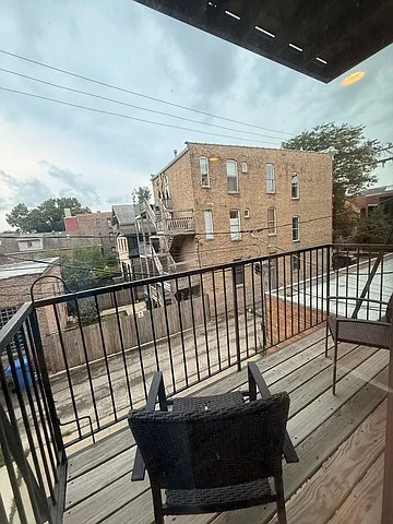 2319 W Wabansia Ave #2 — Photo 4
