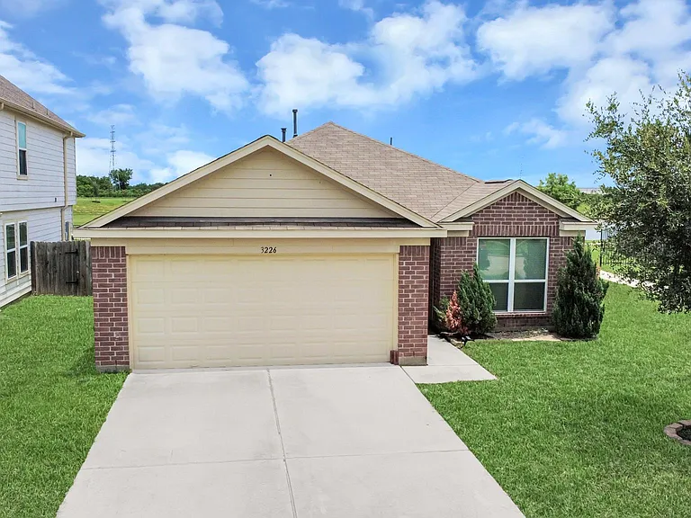 3226 View Valley Trl — Photo 2