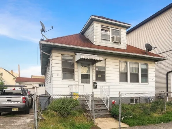 995-997 E 26th St, Paterson City, NJ 07513
