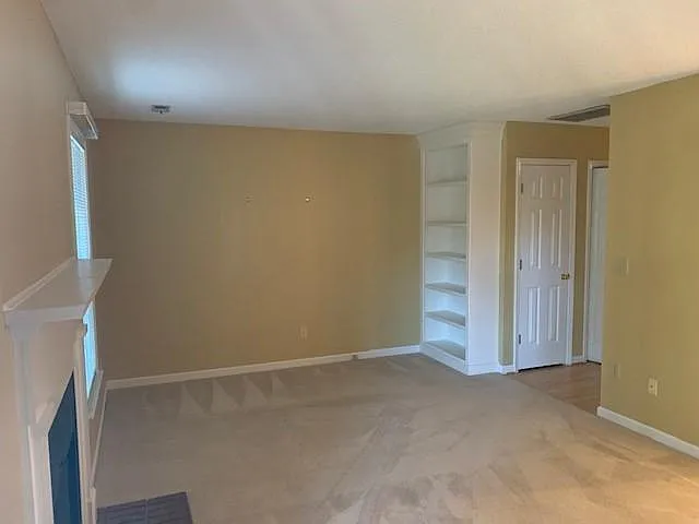 112 Lake Hollow Cir — Photo 4
