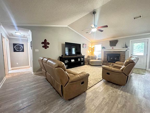 5th image of 921 Fox Ridge Dr