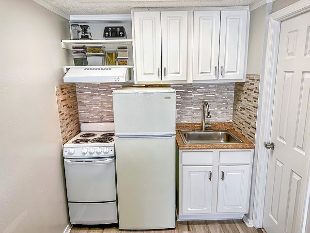 Thoughtfully designed with comfort and practicality in mind, this studio offers everything you need.