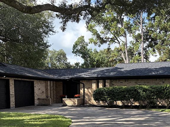 3rd image of 410 Riverside Dr