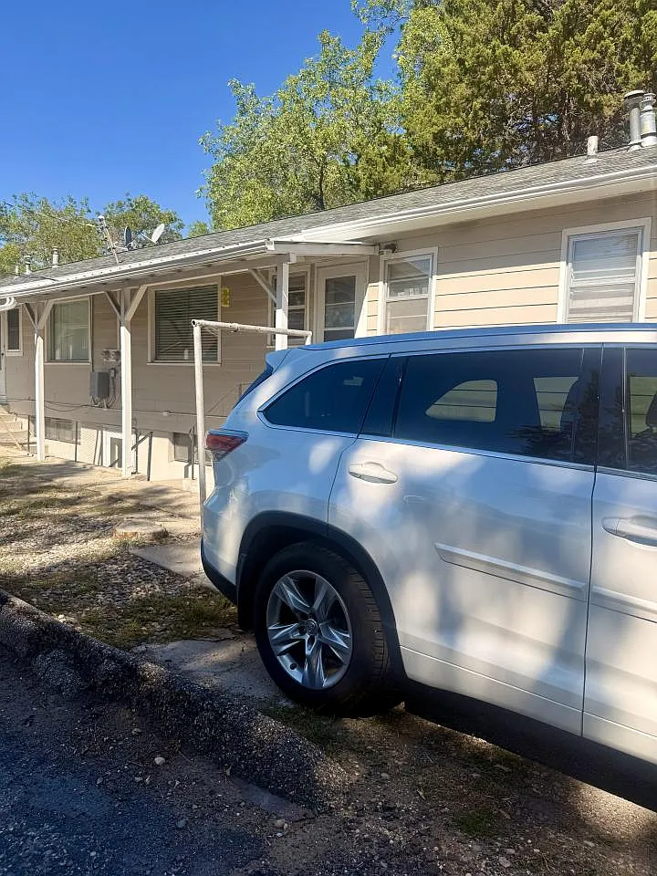 Studio, 1.0 bath, 300 sqft, $795 — Photo 2