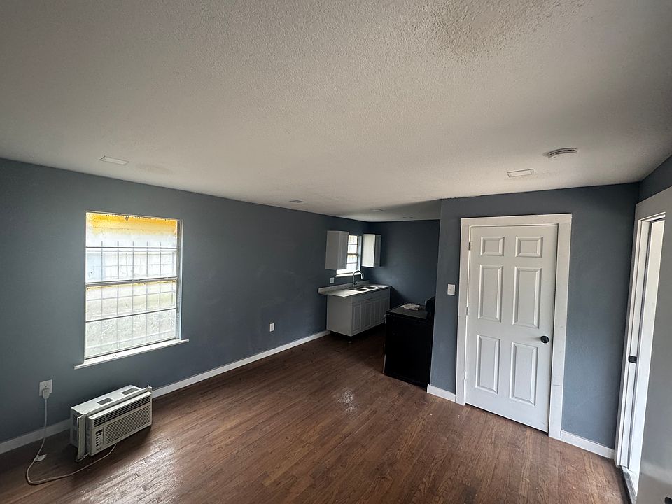2nd image of 116 Hot Wells Blvd