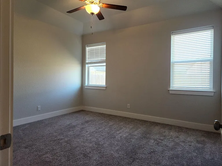 303 Winston Dr — Photo 11