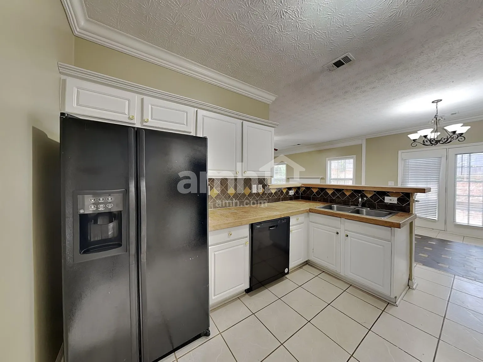4 bed, 2.5 bath, 2464 sqft, $2,480 — Photo 3
