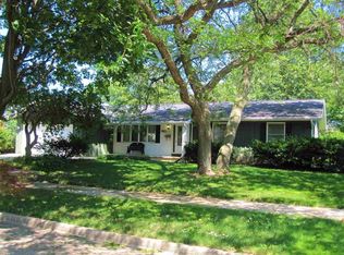 910 S Midpark Dr, Appleton, WI 54915