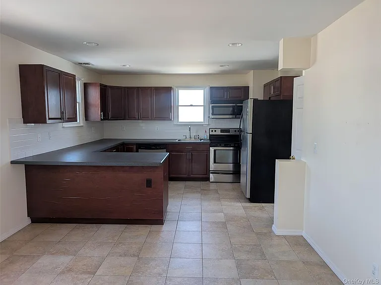 317 Bedford Ave — Photo 3