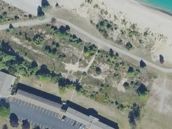 571 N 3rd St, Rogers City, MI 49779