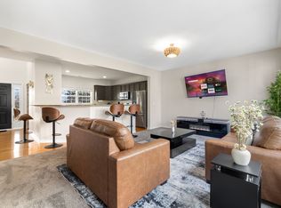 260 Longview Dr, Elgin, IL 60123