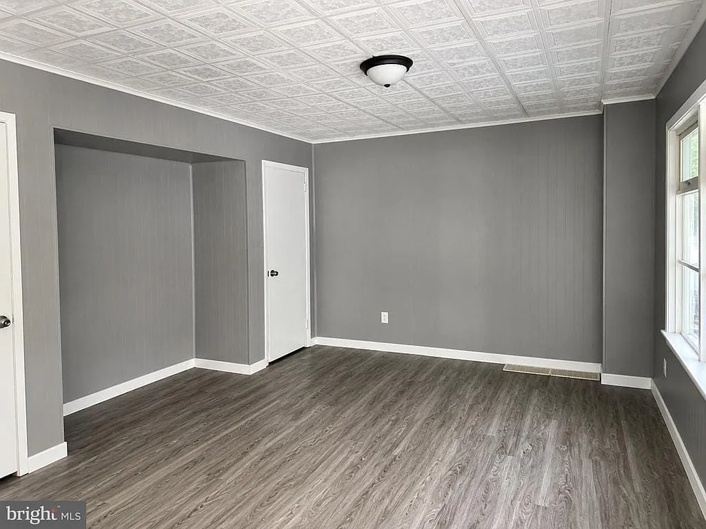 3 bed, 3.5 bath, 3323 sqft, $2,400 — Photo 3