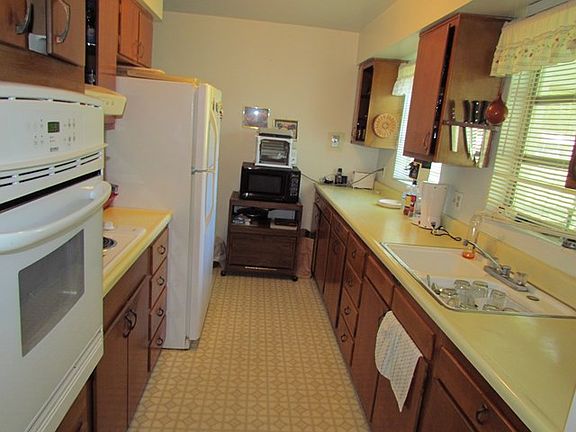 4th image of 8391 NW 115th St
