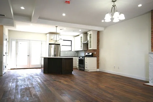 Rented by Elite NY Holdings | media 3