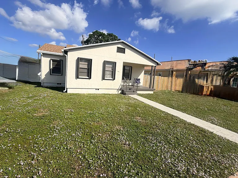 443 Wilder St — Photo 2