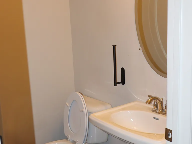 898 Westmoreland Cir NW — Photo 5