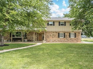 14 Country Ln, Mattoon, IL 61938