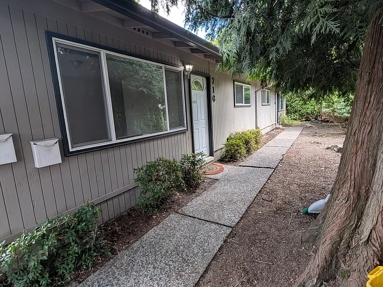 716 NE 64th Ave — Photo 2