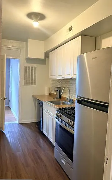 1424 Staples St NE #1 — Photo 3