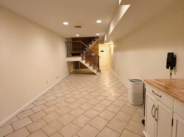 8 Carroll Place image 24 of 27