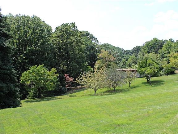 4th image of 10 Wakefield Ln
