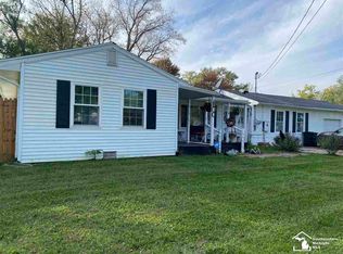 7529 Douglas Rd, Lambertville, MI 48144