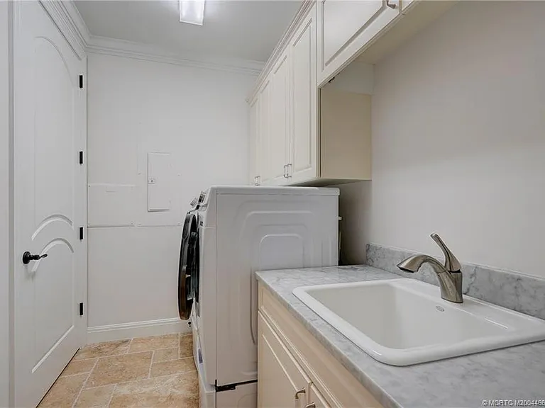 1528 NE Outrigger Landings Dr #208 — Photo 41
