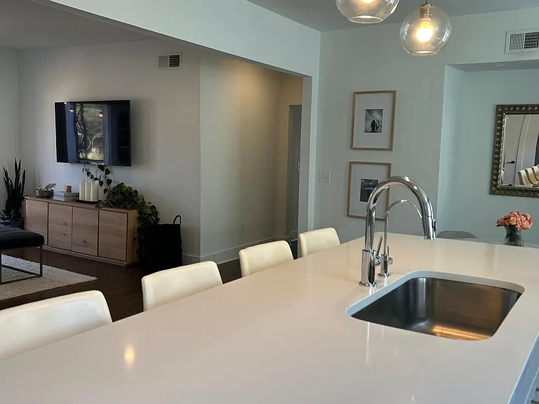 Open kitchen/living room layout